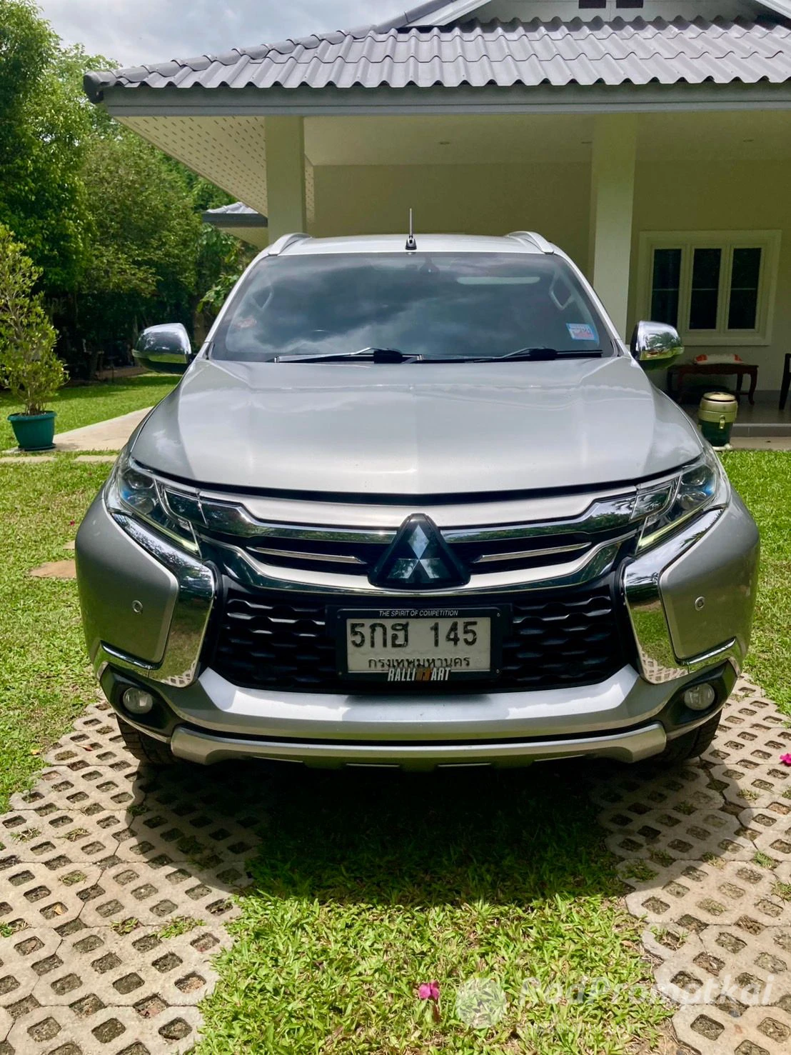 2016 MITSUBISHI PAJERO