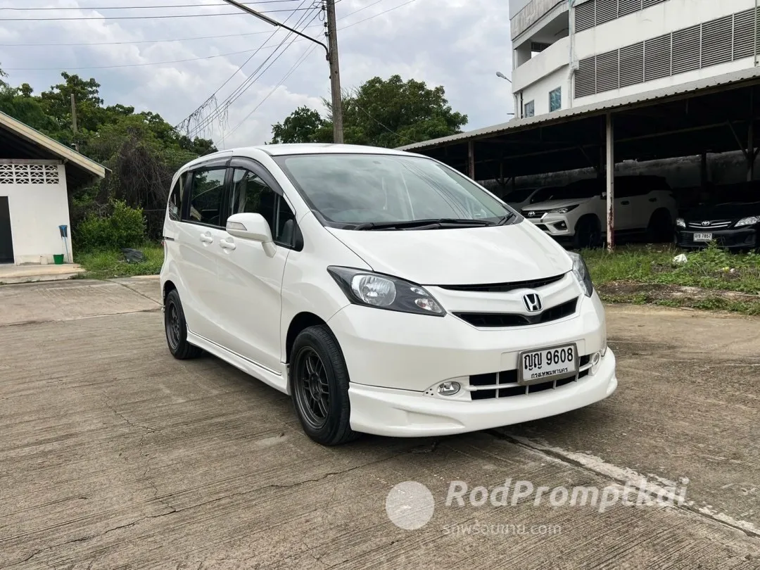 2011-honda-freed-15-se-bangkok-91282572