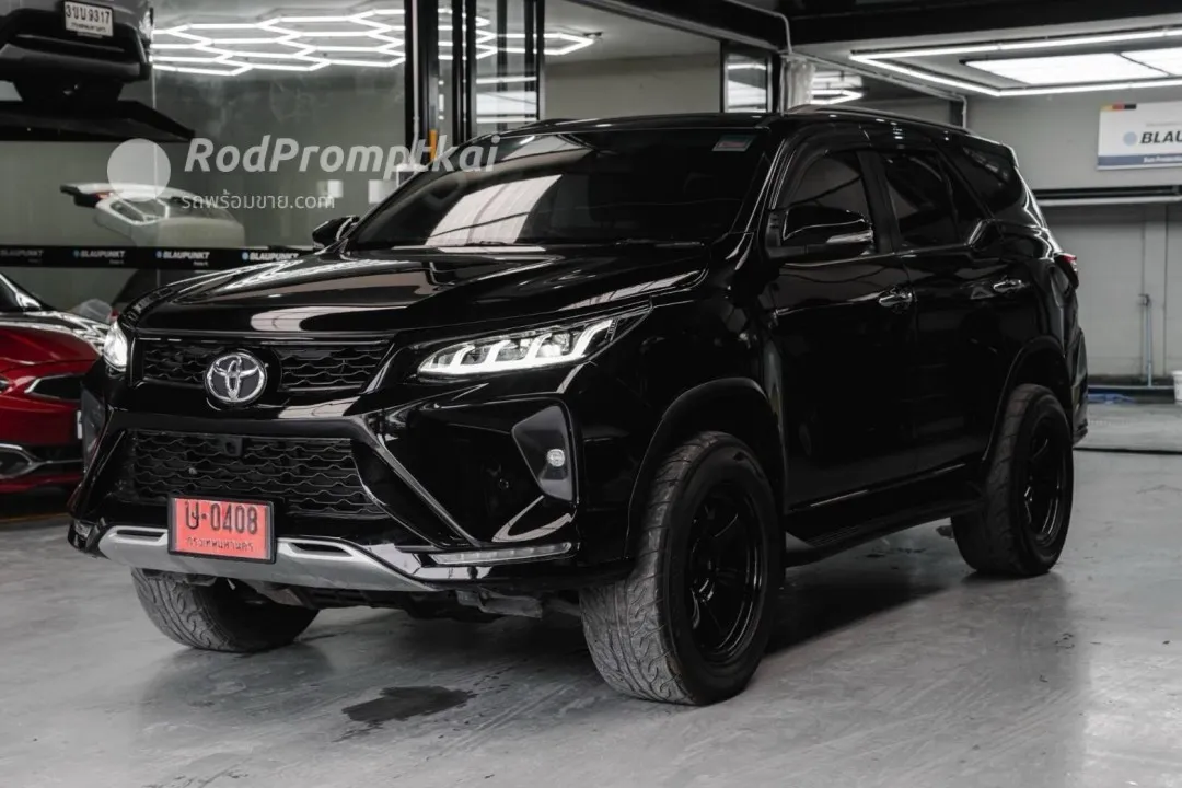 2017-toyota-fortuner-28-trd-sportivo-black-top-4wd-bangkok-2017-toyota-fortuner-28-4wd-at-top-legender-look-74718882