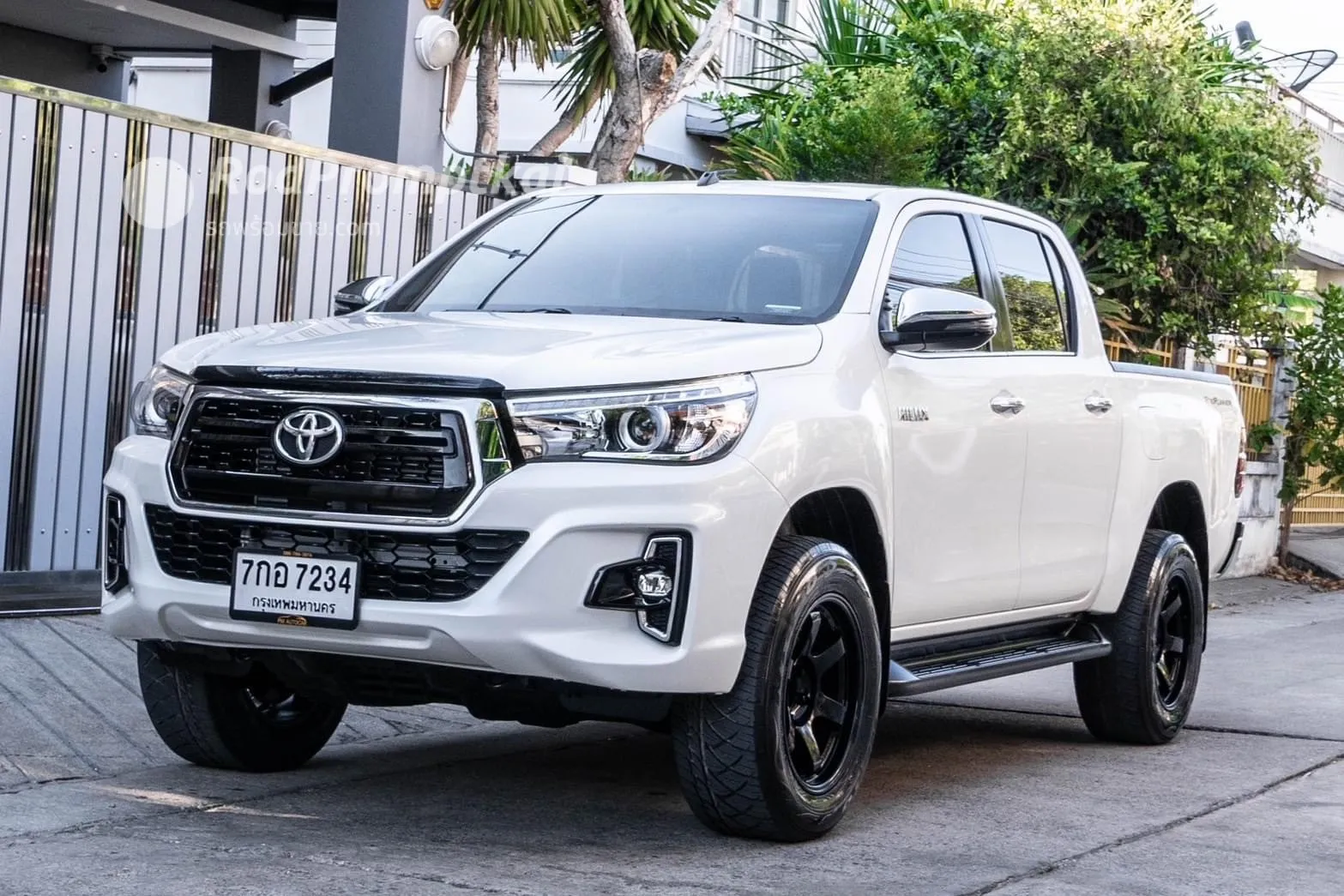 2018-toyota-hilux-revo-24-g-navi-prerunner-double-cab-bangkok-2-40680816