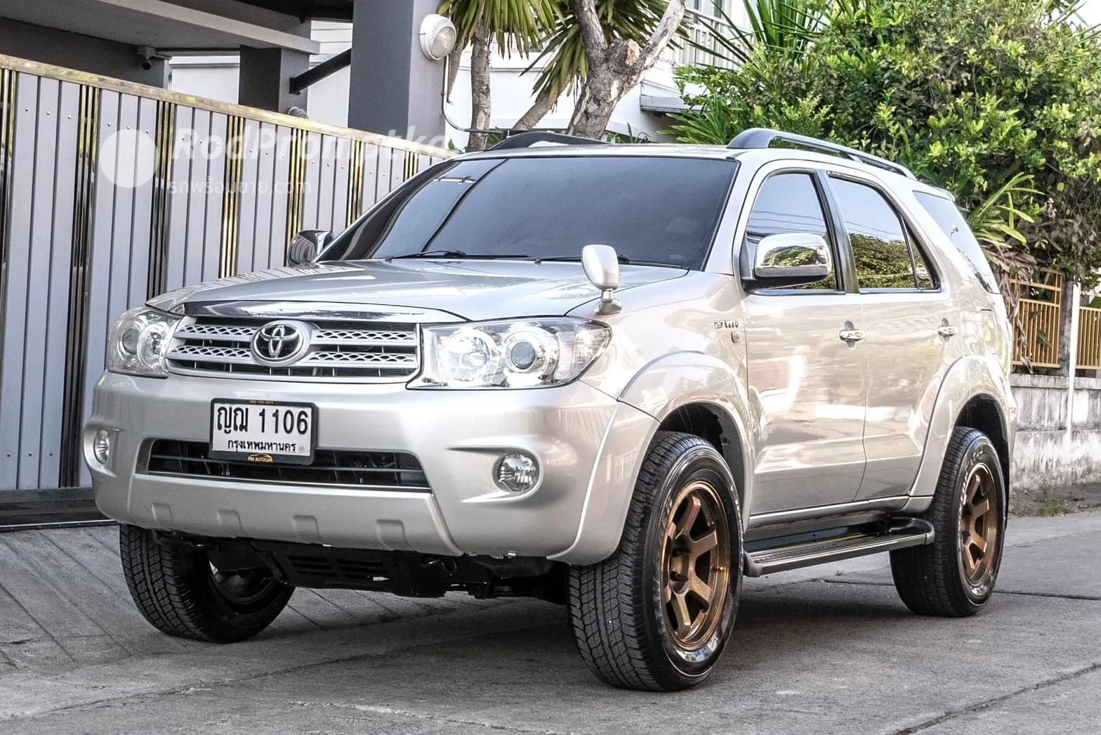 2011-toyota-fortuner-27-v-bangkok-40986822