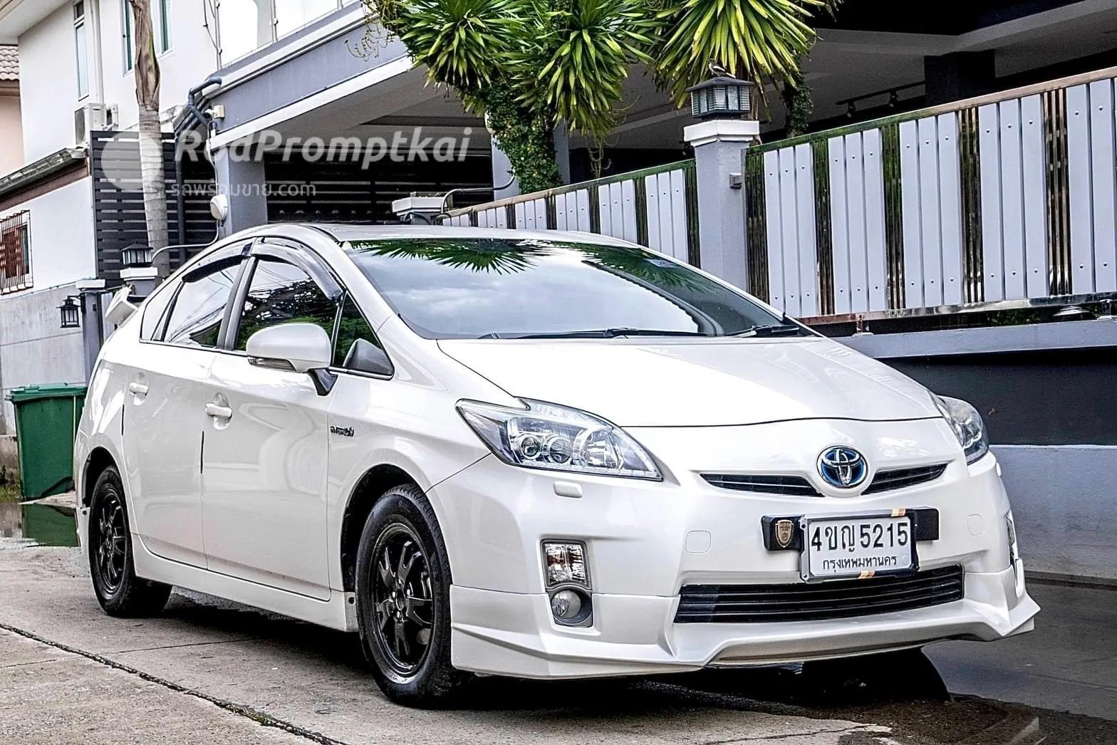 2013-toyota-prius-18-hybrid-bangkok-42549165