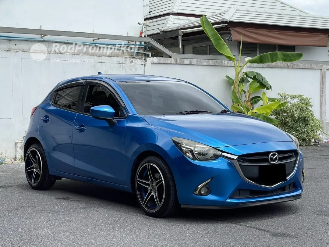 2015-mazda-2-13-sports-standard-bangkok-mazda-2-13-sports-standard-hatchback-2015-43175924