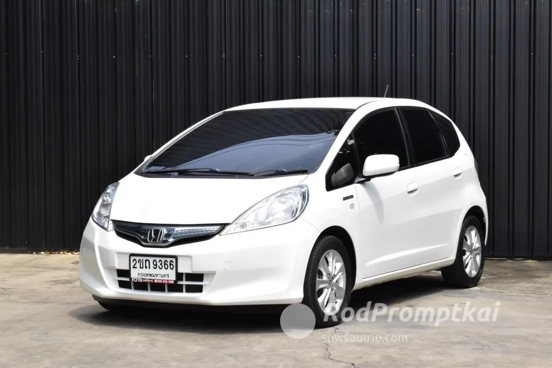 2013-honda-jazz-13-hybrid-bangkok-5-hatchback-2-33643498