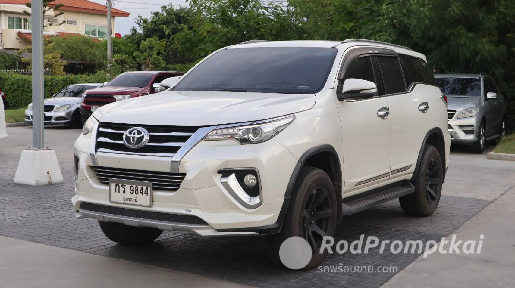 2015-toyota-fortuner-28-v-4wd-bangkok-44857700