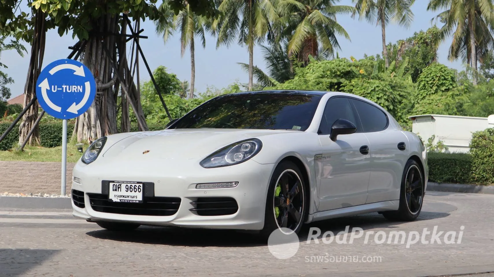 2015-porsche-panamera-30-s-hybrid-bangkok-83717137