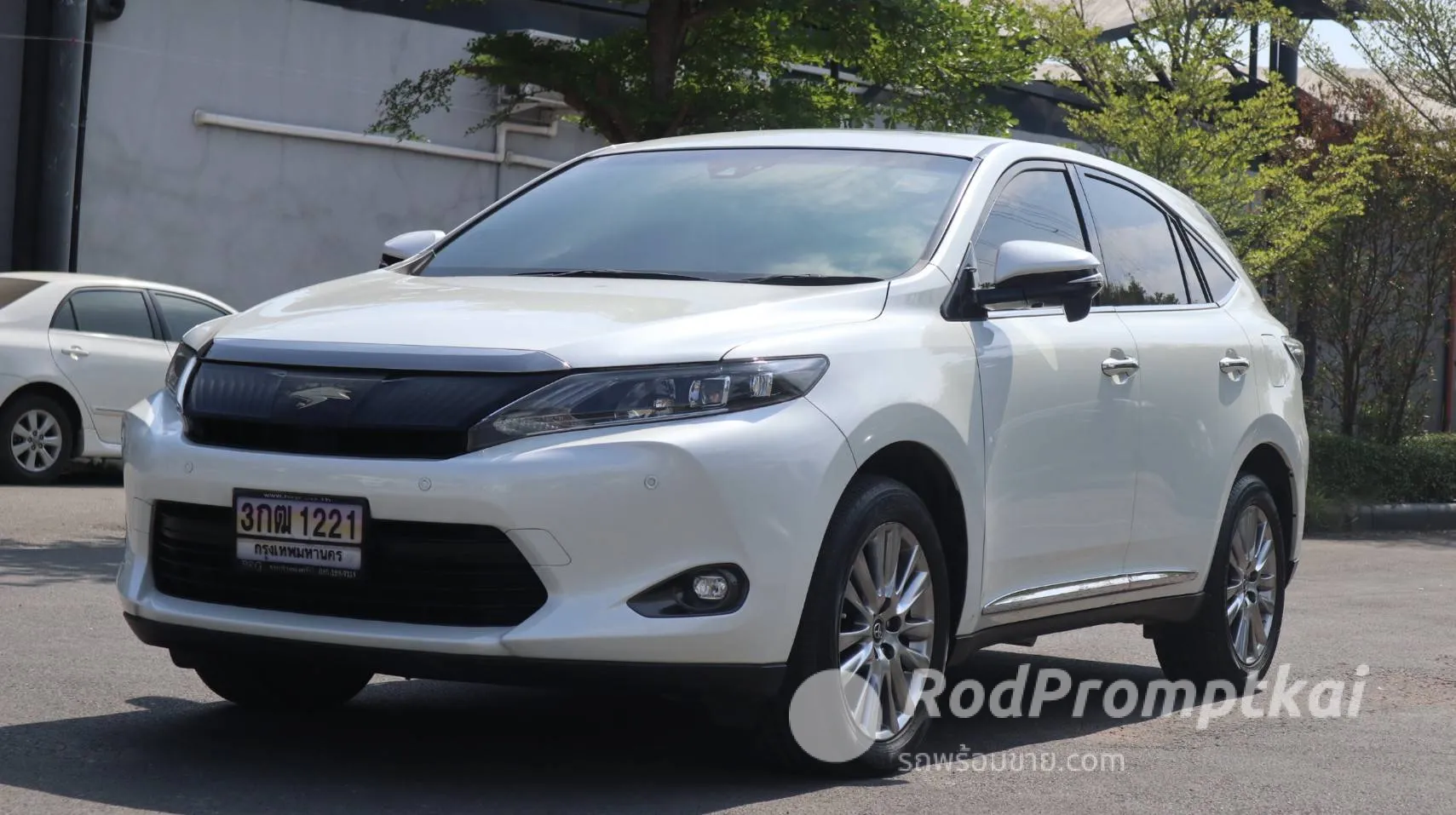 2014-toyota-harrier-20-premium-bangkok-01014185