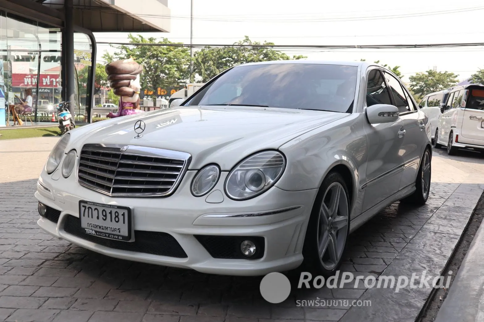 2010-mercedez-benz-e-class-e500-50-elegance-bangkok-03681785