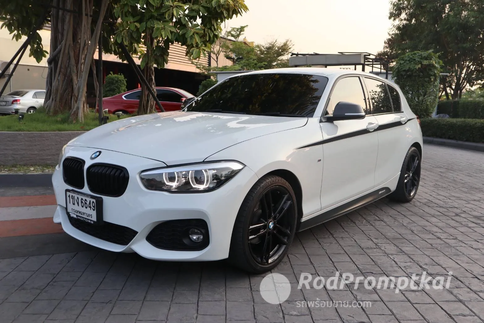 2016-bmw-series-1-118i-15-m-sport-bangkok-02056347