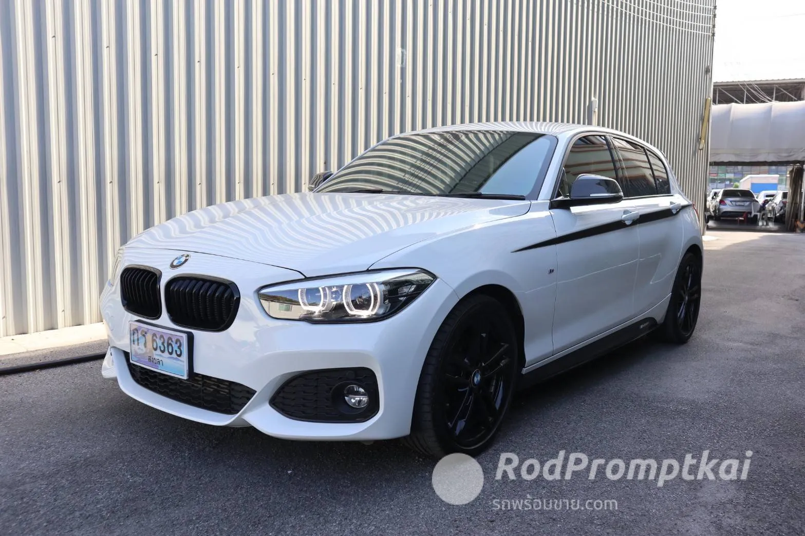 2016-bmw-series-1-118i-15-m-sport-bangkok-05053365