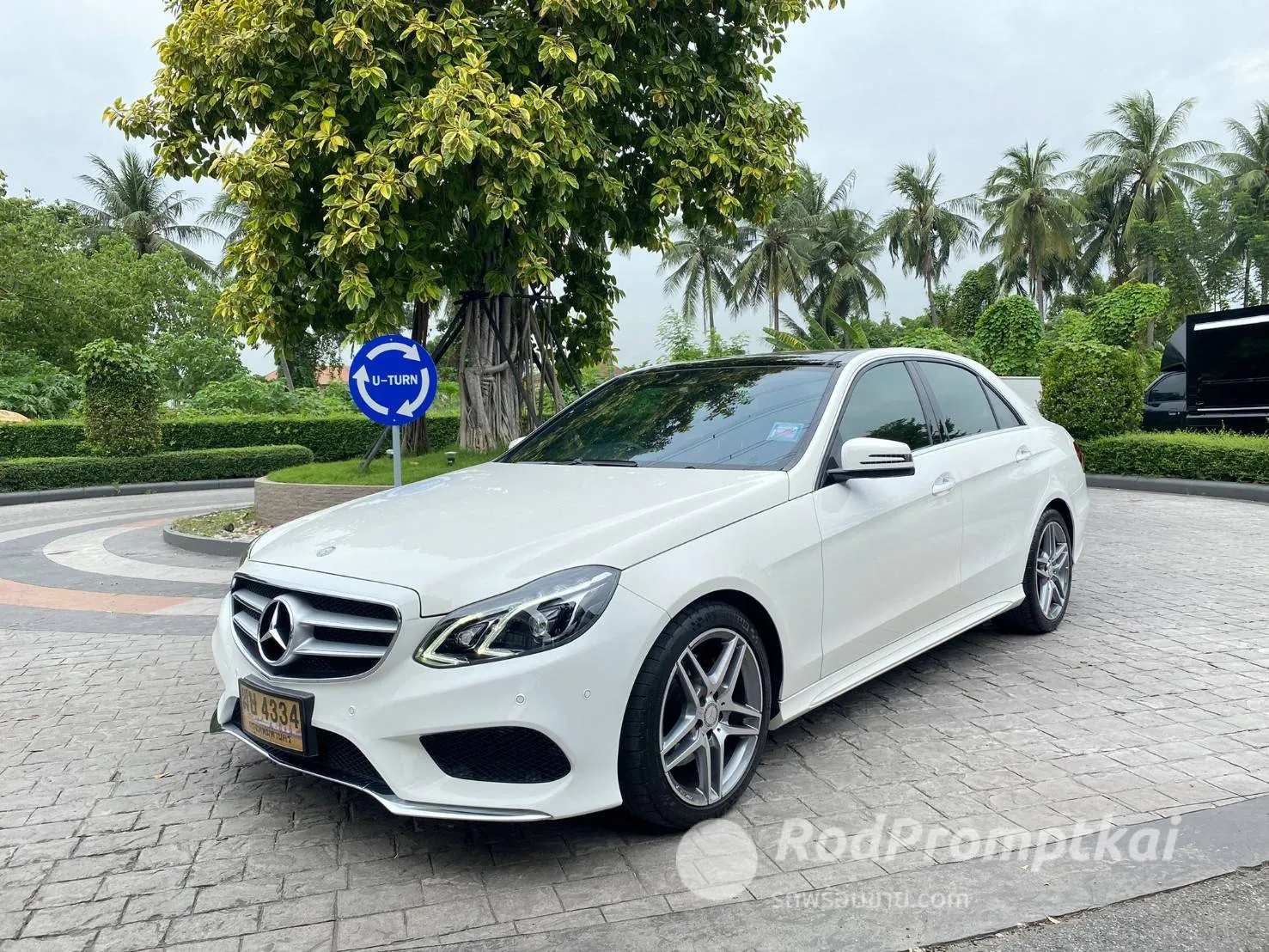 2014-mercedez-benz-e-class-e300-21-amg-dynamic-blue-tec-hybrid-bangkok-26342364