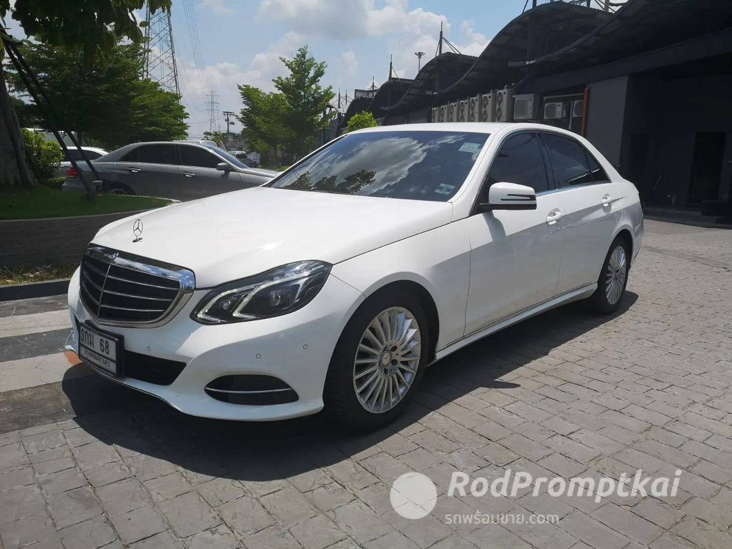 2013-mercedez-benz-e-class-e300-21-exclusive-blue-tec-hybrid-bangkok-40562435