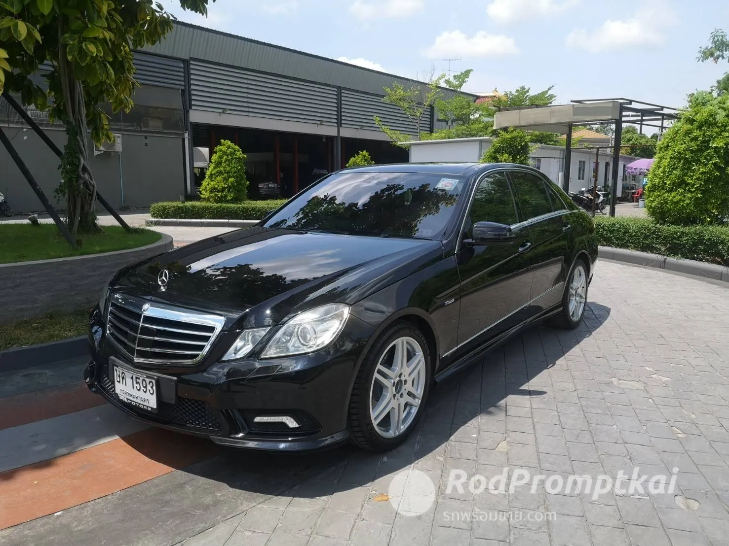 2011-mercedez-benz-e-class-e200-cgi-18-bangkok-41098946