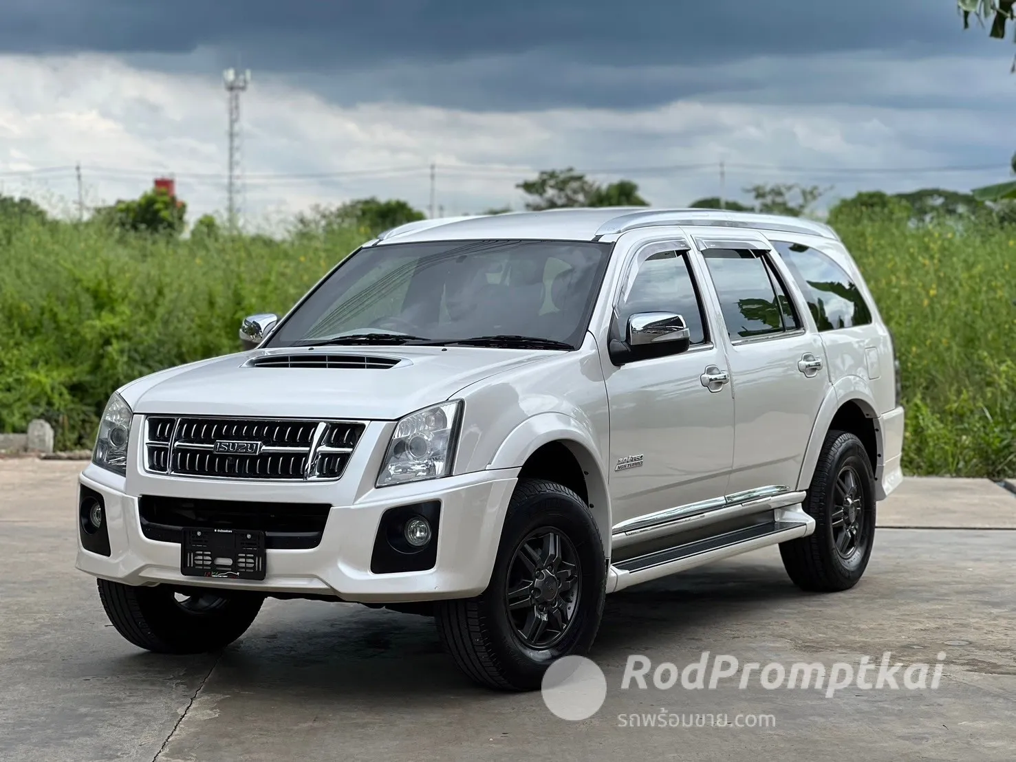 2011-isuzu-mu-7-30-choiz-bangkok-25022867