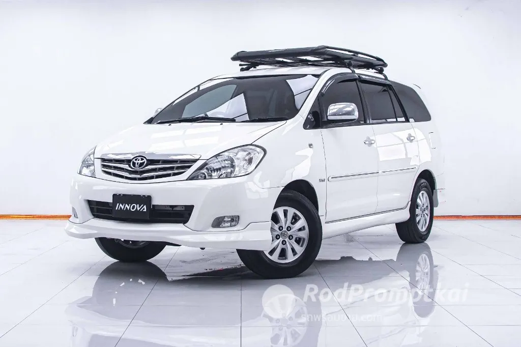 2010-toyota-innova-20-v-bangkok-14-61883492