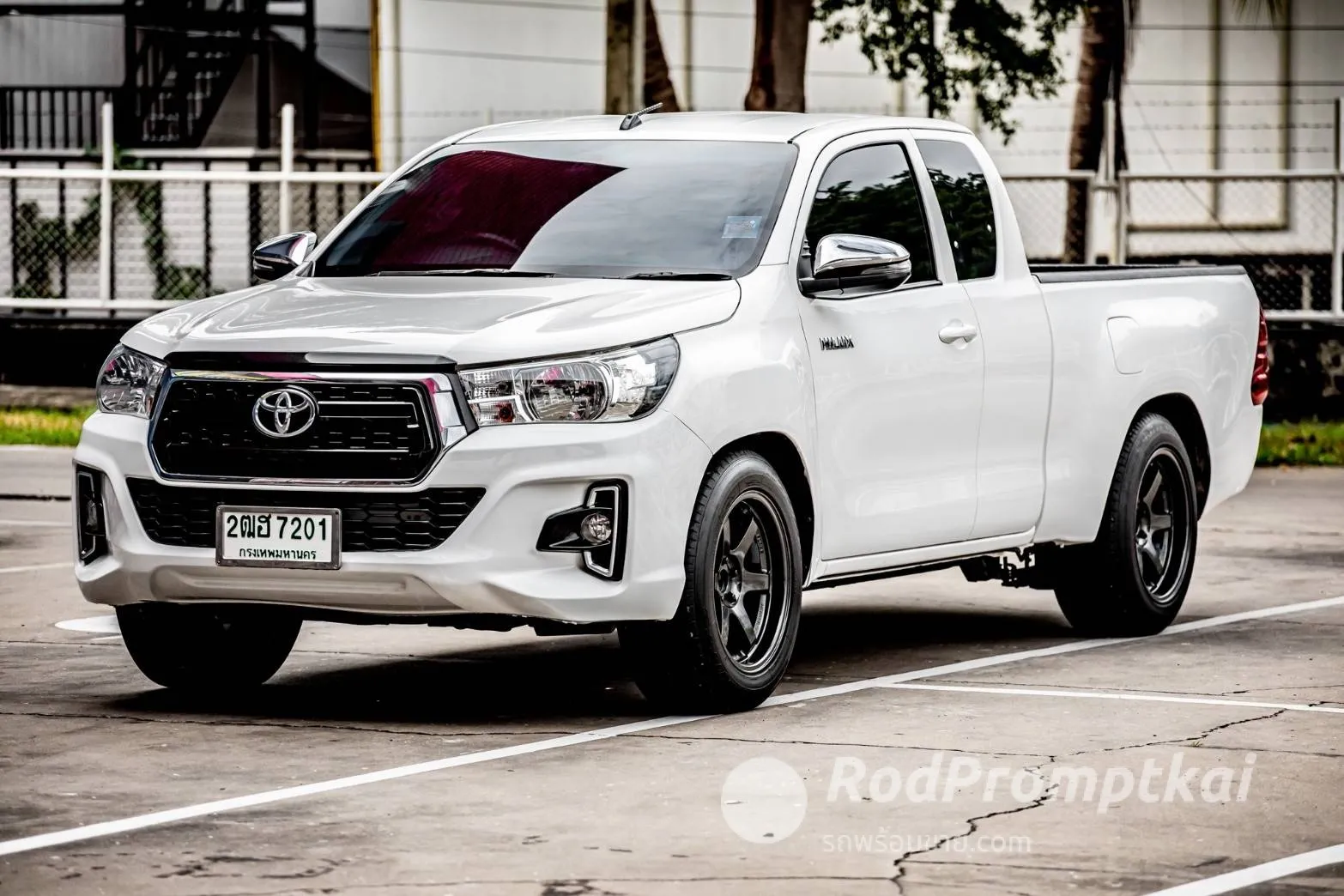 2020-toyota-hilux-revo-24-entry-z-edition-smart-cab-bangkok-89638709