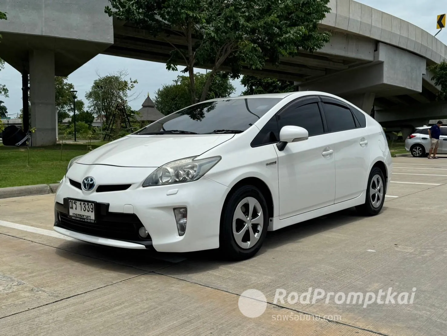 2012-toyota-prius-18-hybrid-top-grade-bangkok-74740563