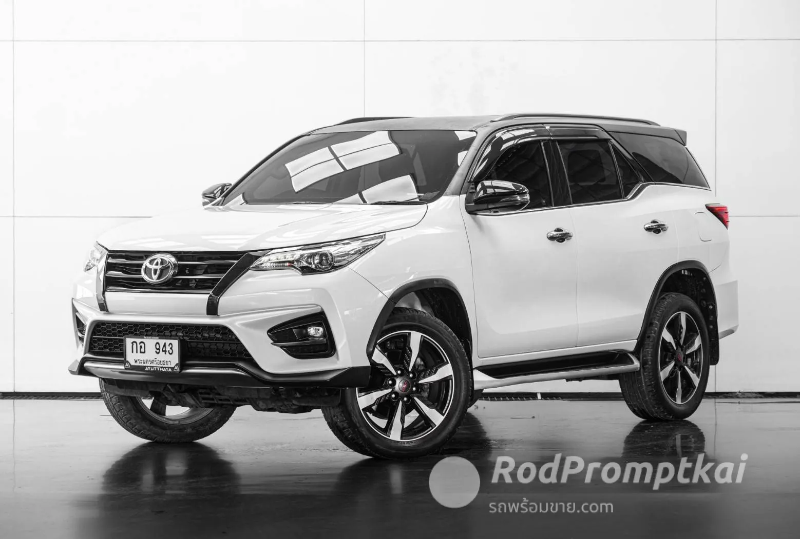 2019-toyota-fortuner-28-trd-sportivo-black-top-2wd-bangkok-30517358