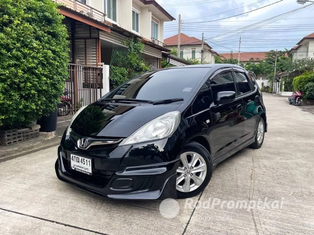 2013-honda-jazz-15-v-bangkok-44485328