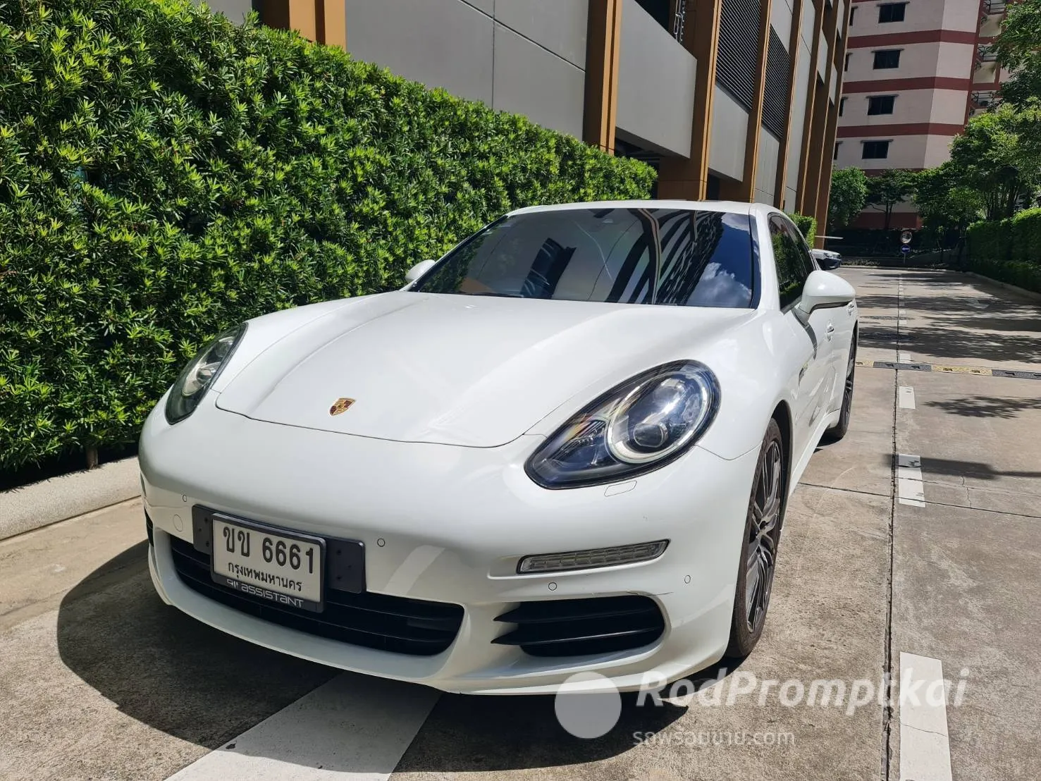 2015-porsche-panamera-30-s-e-hybrid-bangkok-01438860